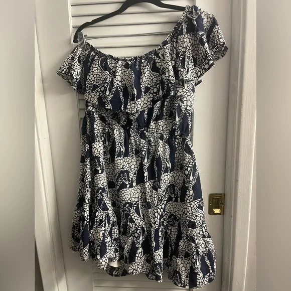 Crown & Ivy 1 Shoulder Asymetrical Ruffled Neckline Smocked Animal Print Dress M - Picture 6 of 9